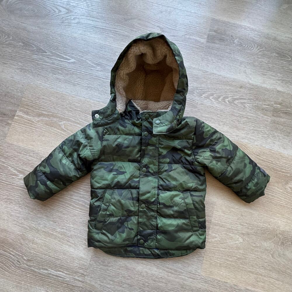 GAP Kids Camouflage Puffer Jacket in Green